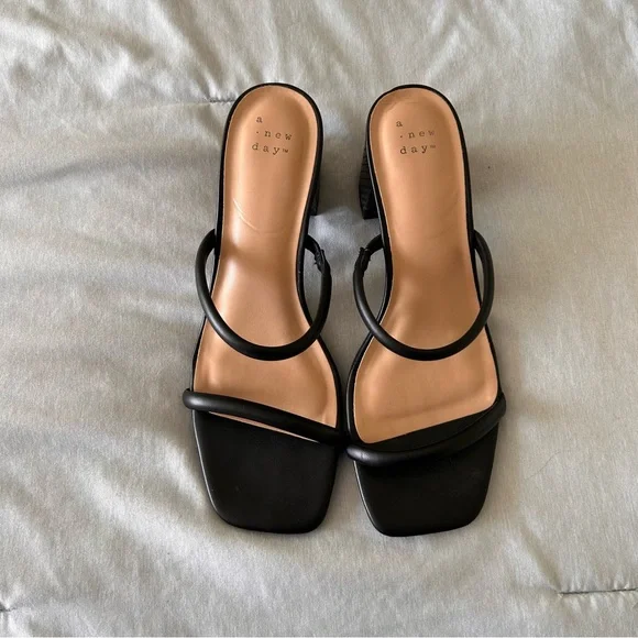 Black Wide width mule heel - Picture 1 of 4